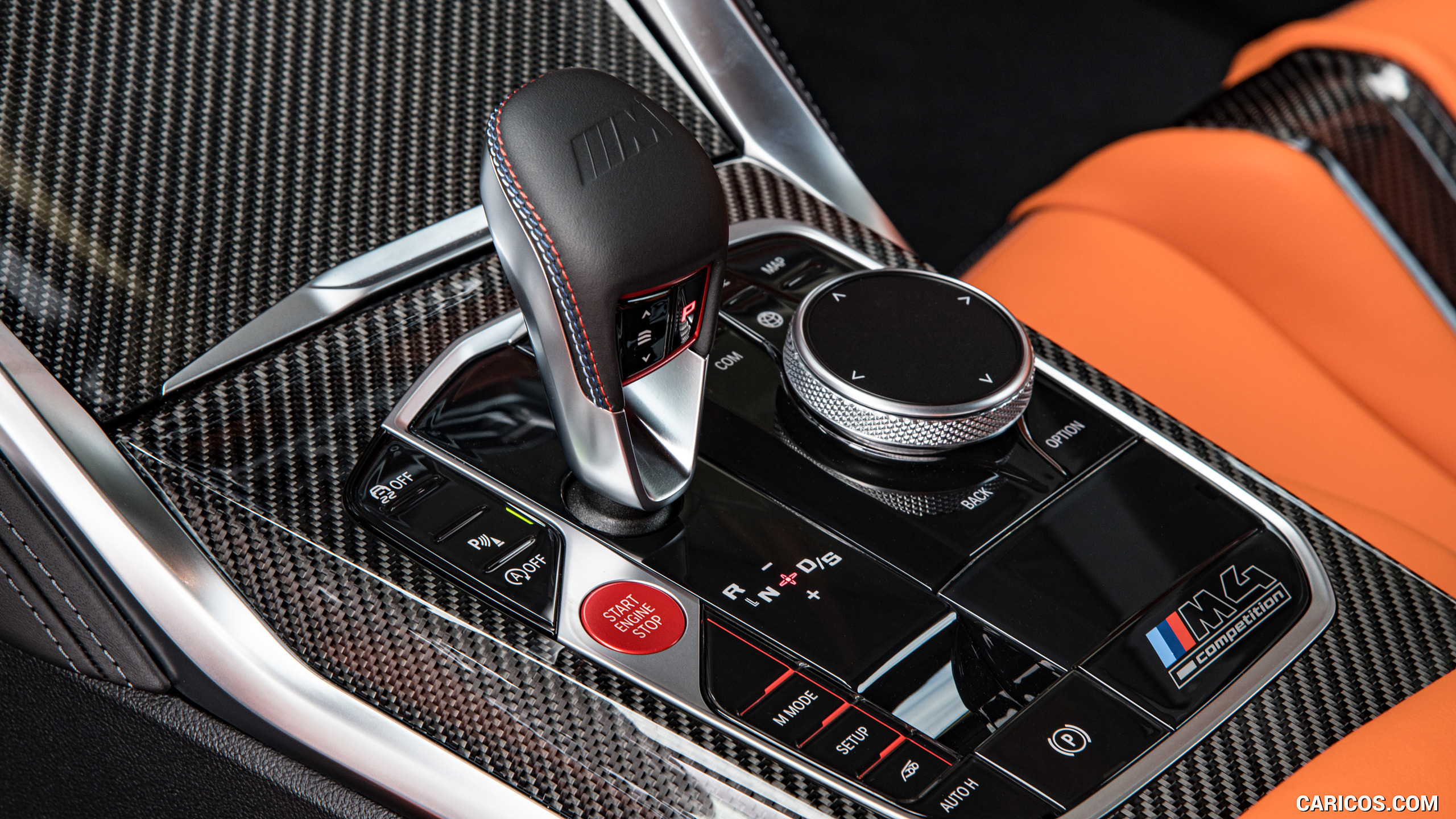 BMW M4 Competition Coupé – Innenraum mit Mittelkonsole und M-Schalthebel