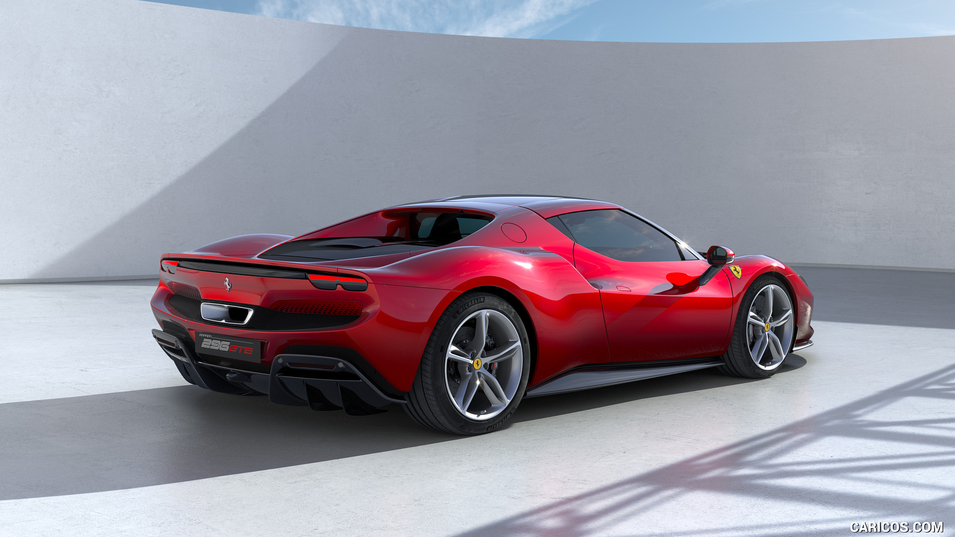 Ferrari 296 GTB Heckansicht – der V6-Hybrid mit patentiertem Hot-Tube-Resonator-System für den Piccolo-V12-Sound