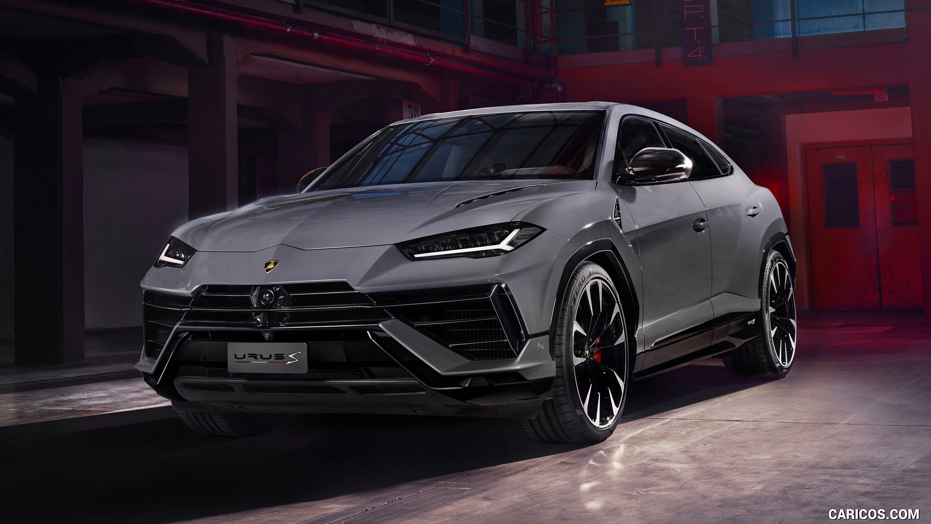 Lamborghini Urus S – Super-SUV mit 666 PS in dynamischer Fahraufnahme
