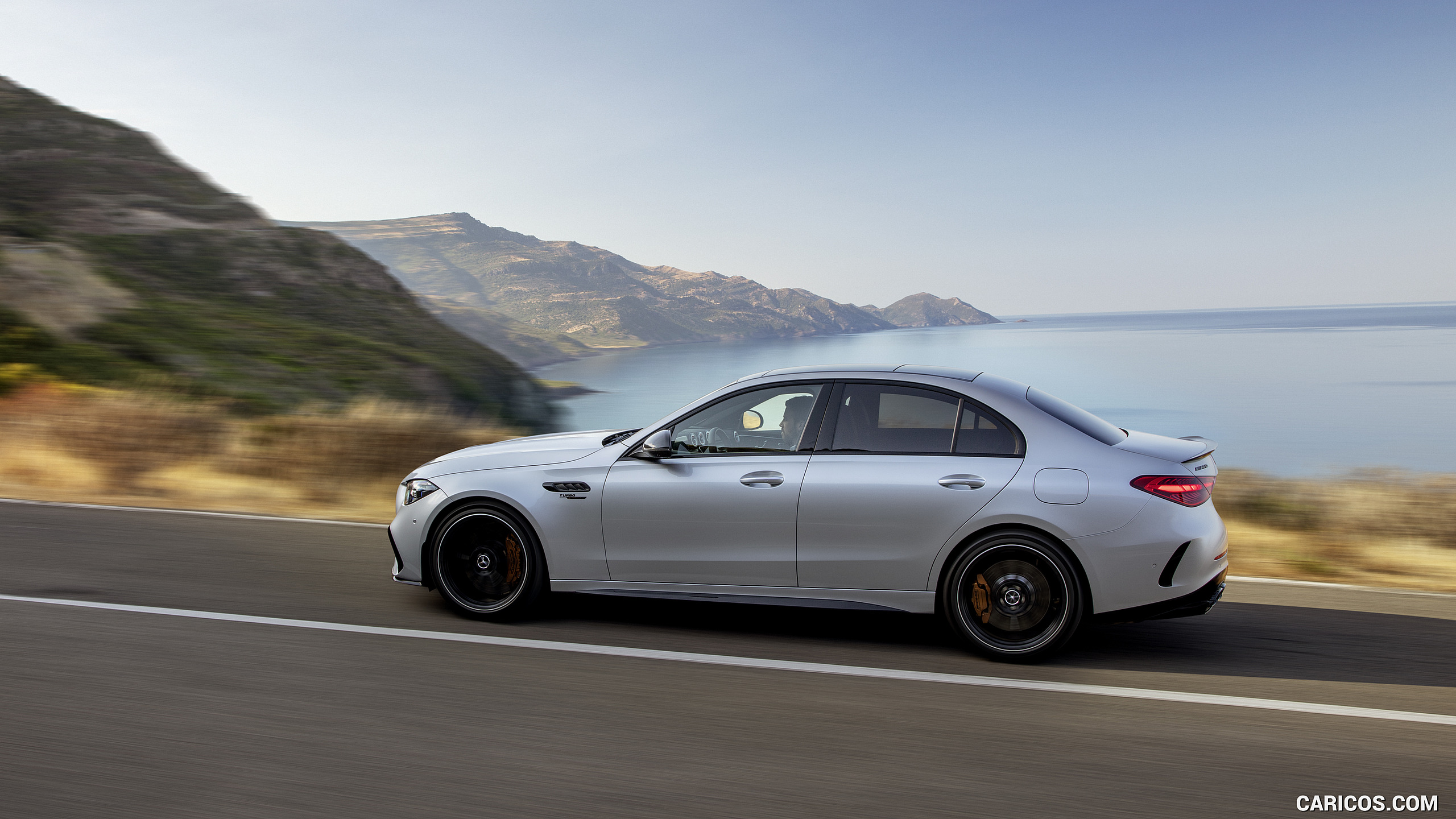 Mercedes-AMG C63 S E Performance – Seitenansicht in High Tech Silver