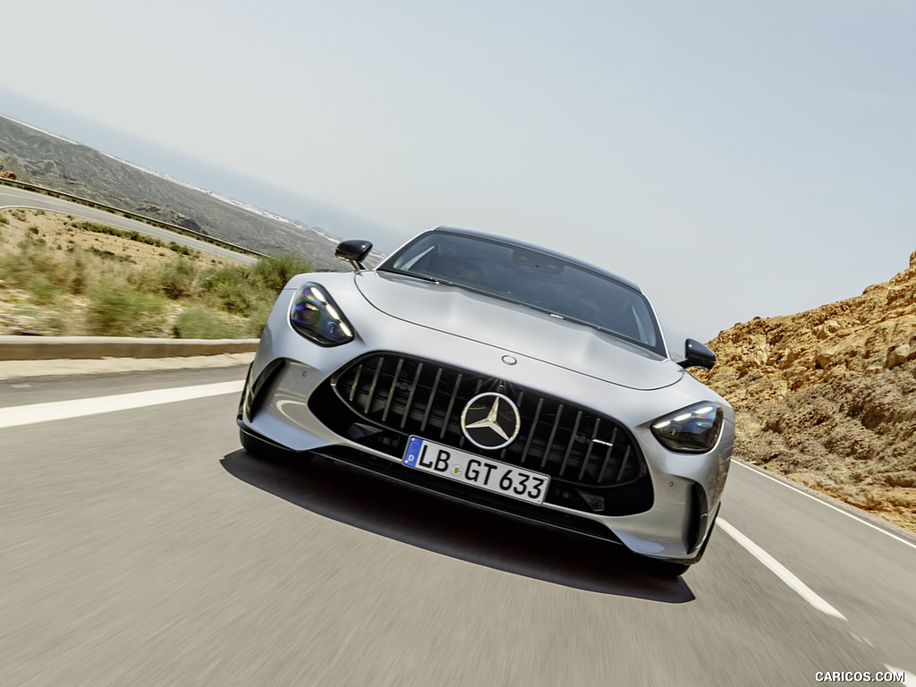 Mercedes-AMG GT 63 Coupé 4MATIC+ in High-Tech Silver Metallic - Frontansicht