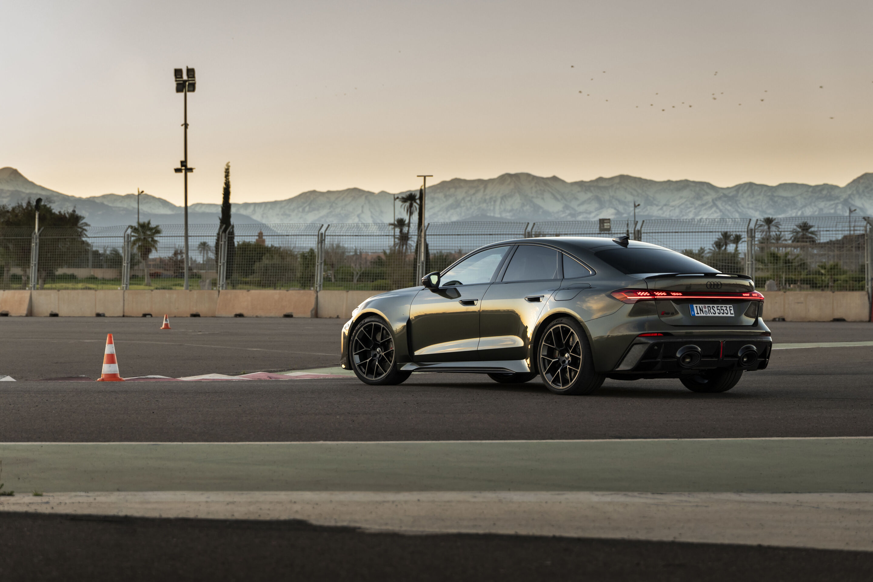 Neuer Audi RS 5 Sedan – präzises Handling und maximale Performance auf der Rennstrecke in Marokko