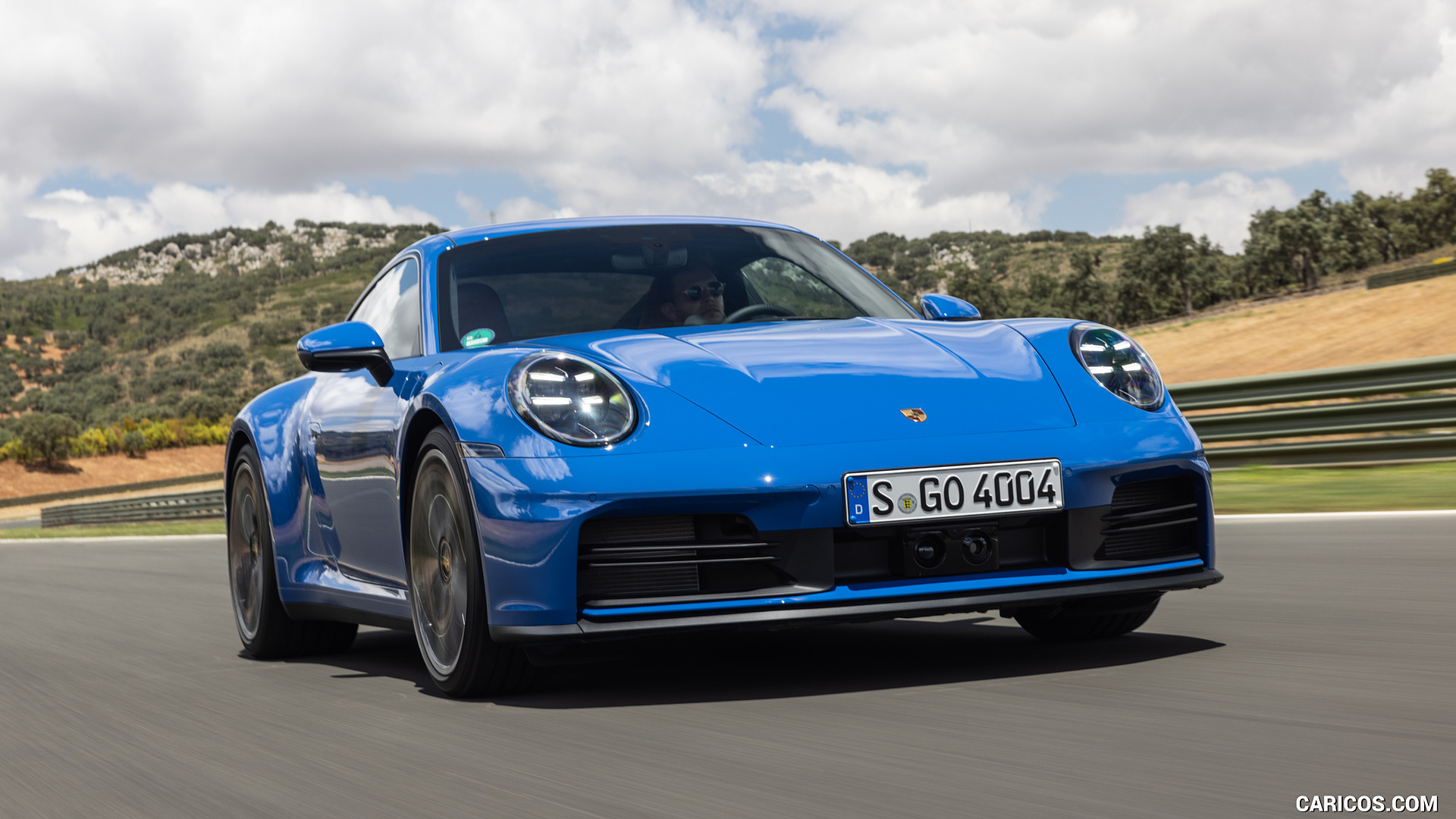 Porsche 911 Carrera 2025 – ikonischer Sportwagen in Dreiviertelansicht