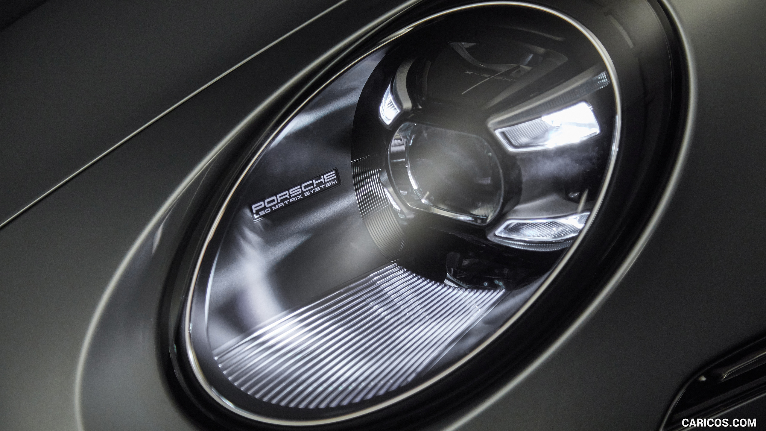 Porsche 911 Carrera 4S – Detailaufnahme Scheinwerfer mit LED-Matrix