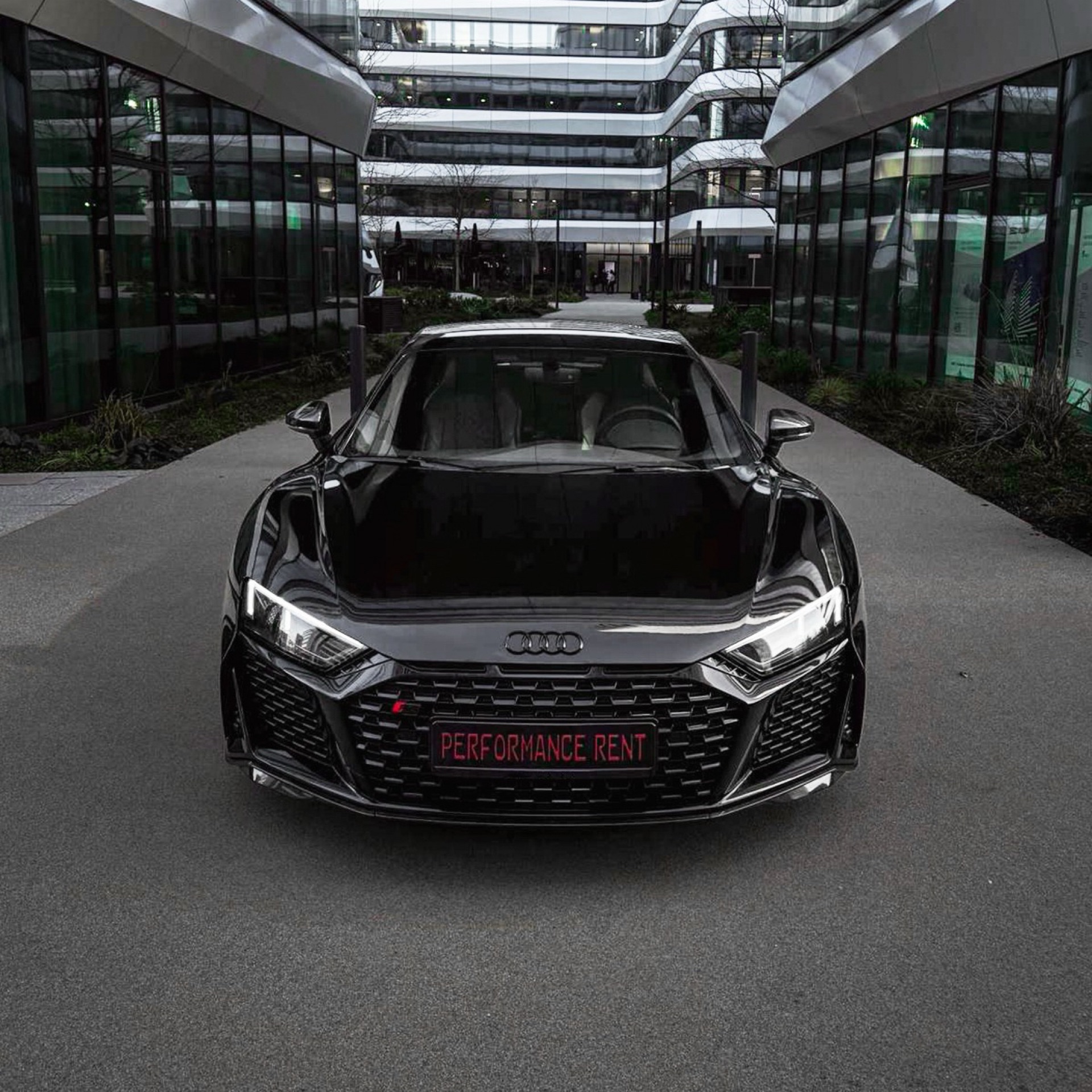2024 Audi R8 Performance mit 620PS, Automatik, 3.1s (0-100) - Mieten in Dietzenbach