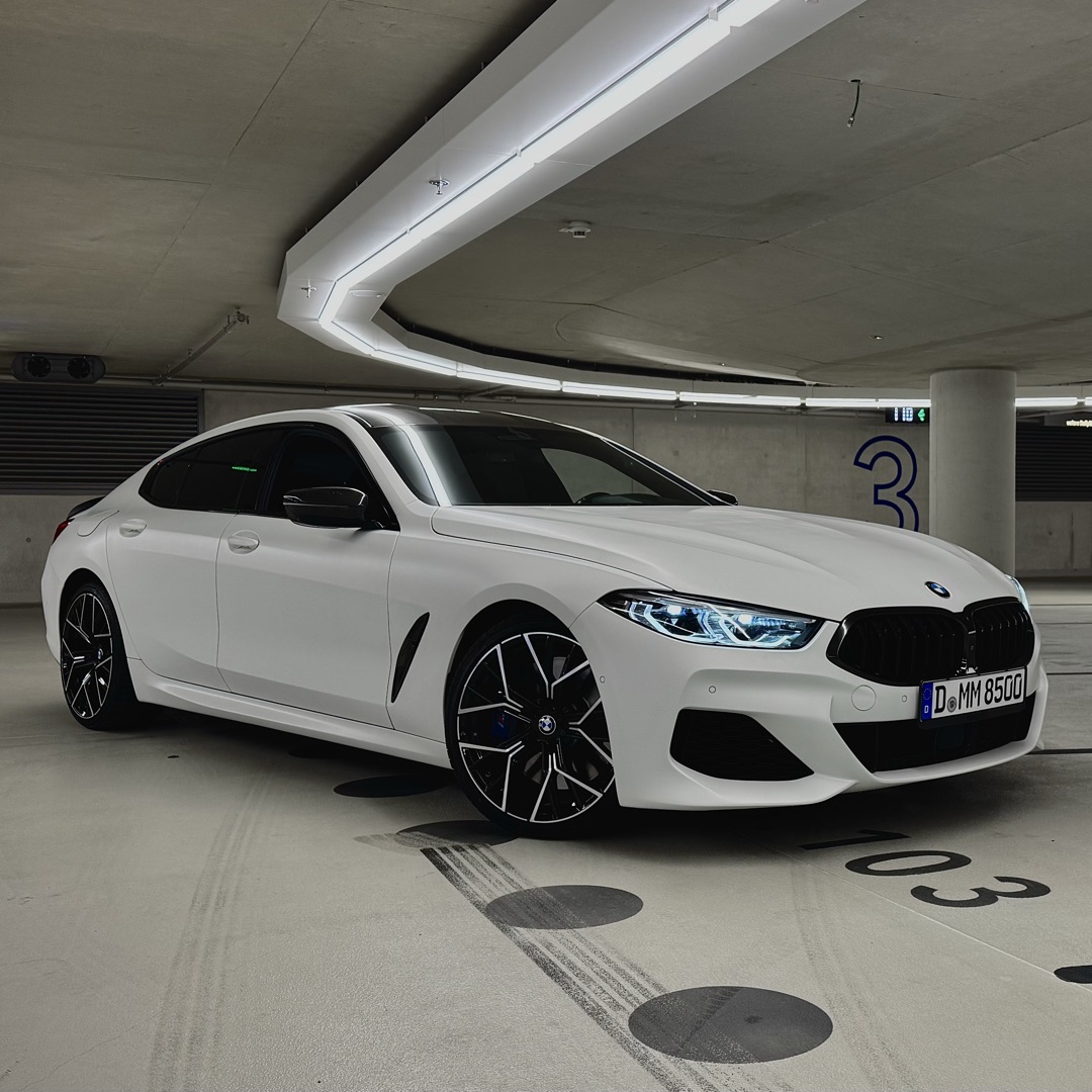 Bmw BMW M850i Pop and Bangs Frozen White +50KM FÜR NEUKUNDEN mieten in Moers