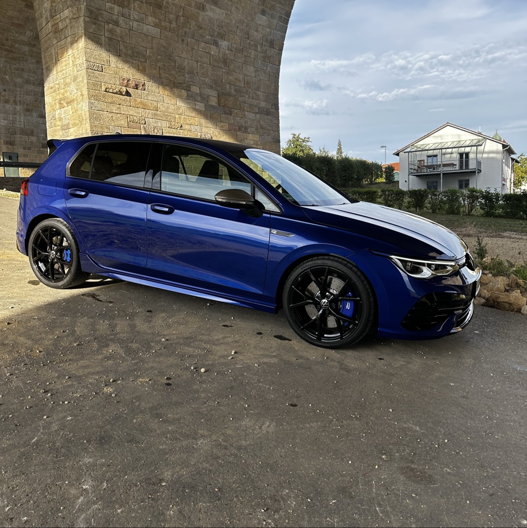 VW VW Golf 8 R Performance Akrapovic mieten in Dorfen