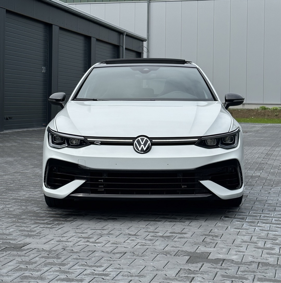 GOLF 8 R PERFORMANCE AKRA.