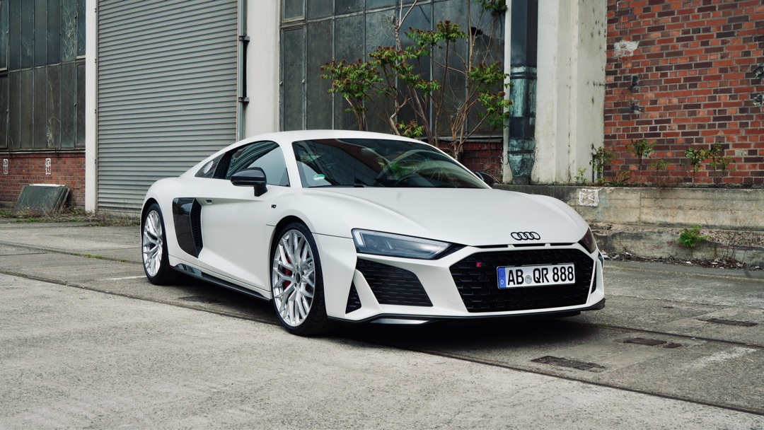 Audi Audi R8 RWD Pearl Satin White mieten in Poppenhausen