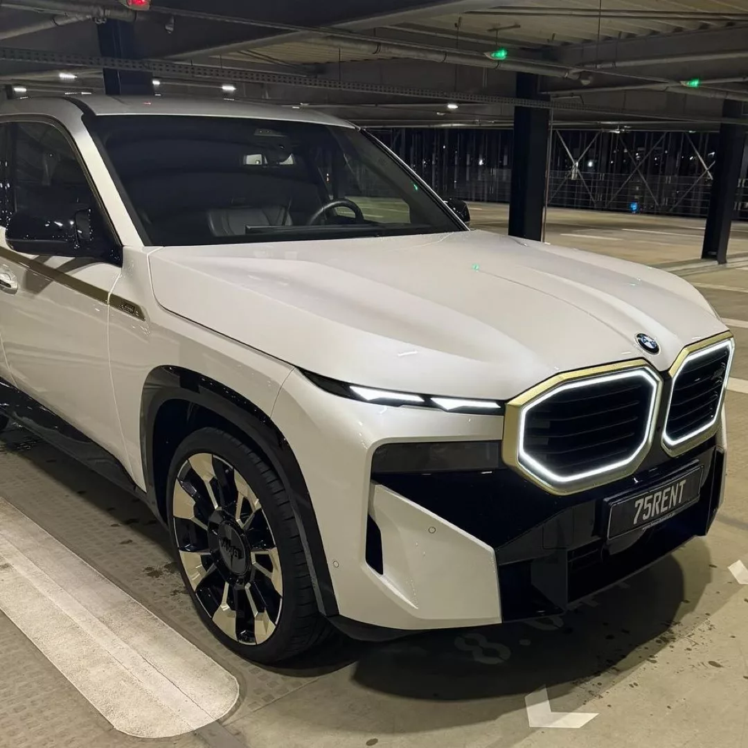 2023 BMW XM mit 653PS, Automatik, 4.3s (0-100) - Mieten in Offenbach am main