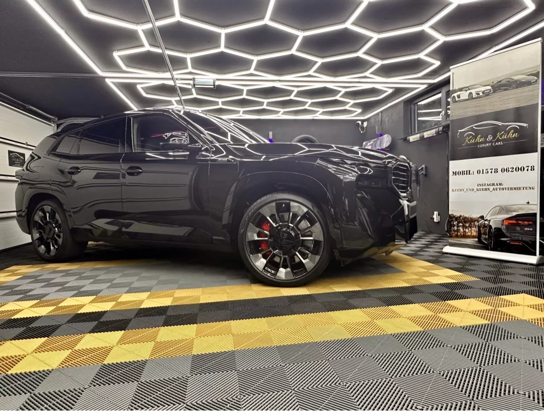 2023 BMW XM mit 650PS, Automatik, 4s (0-100) - Mieten in Helsa