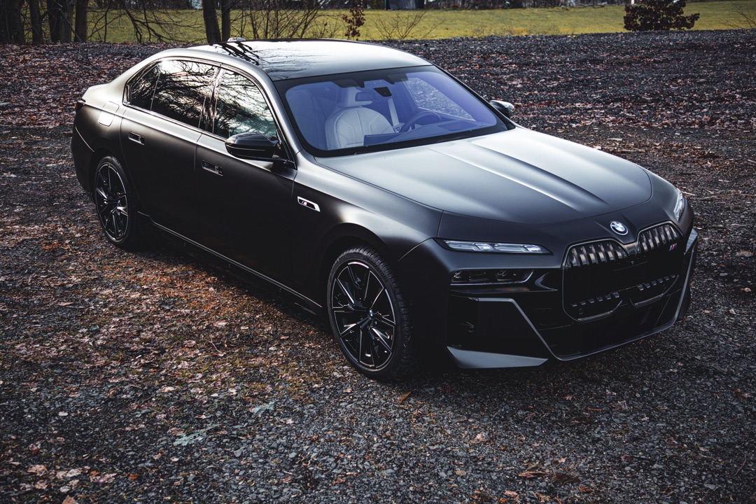 Bmw BMW M760e mieten in Kindelbrück