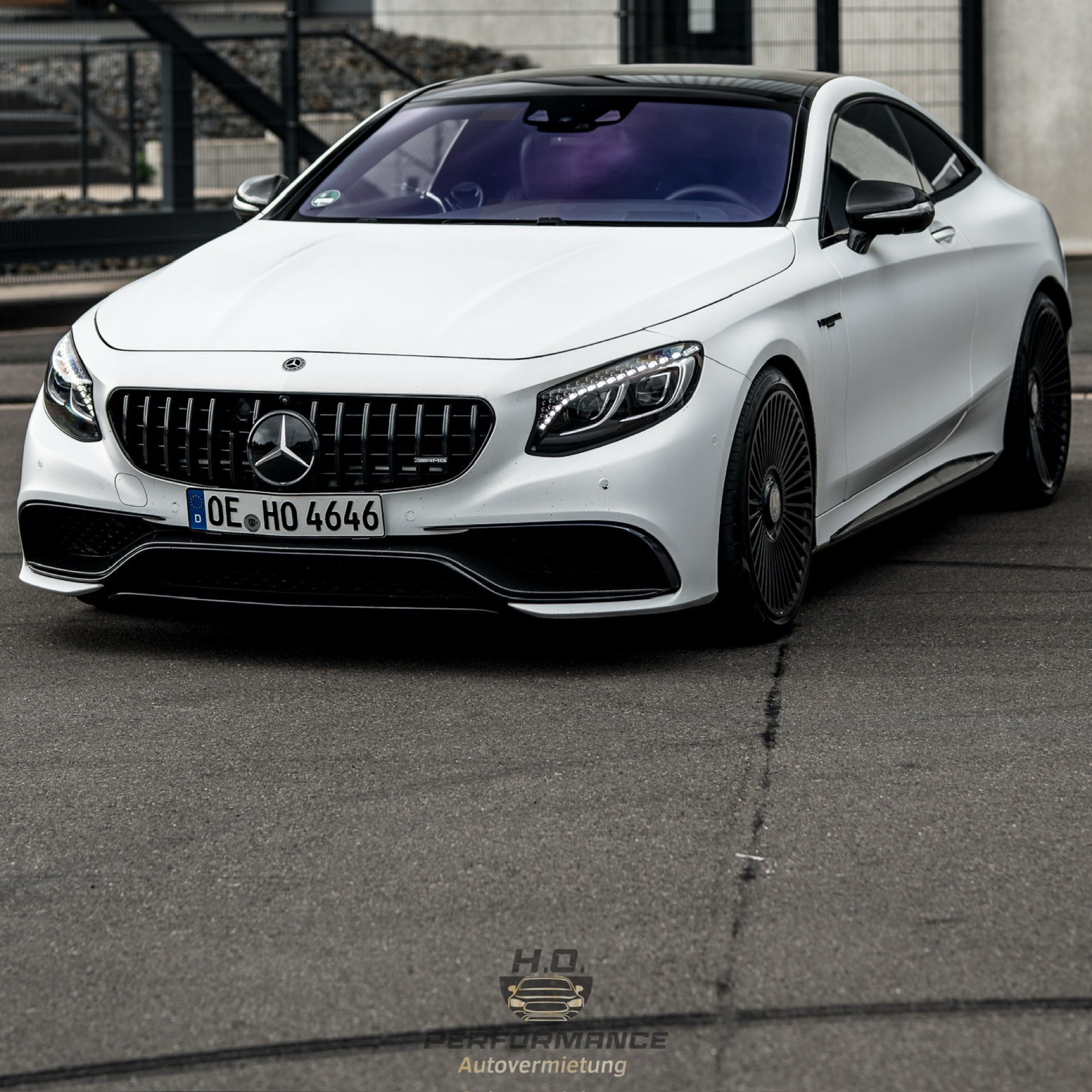 Mercedes Mercedes S63 AMG Coupe-3 mieten in Nister