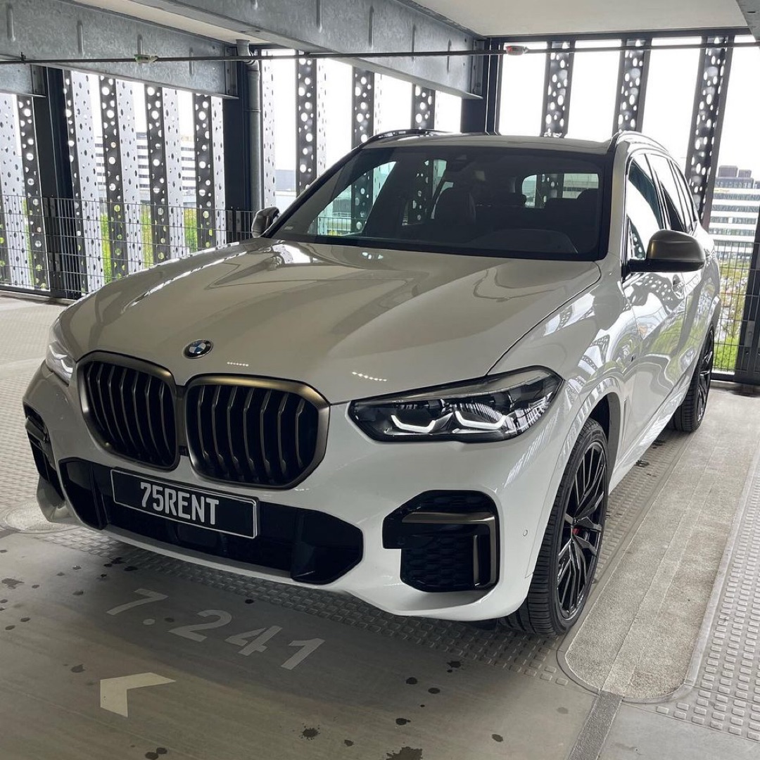 BMW X5 M50i