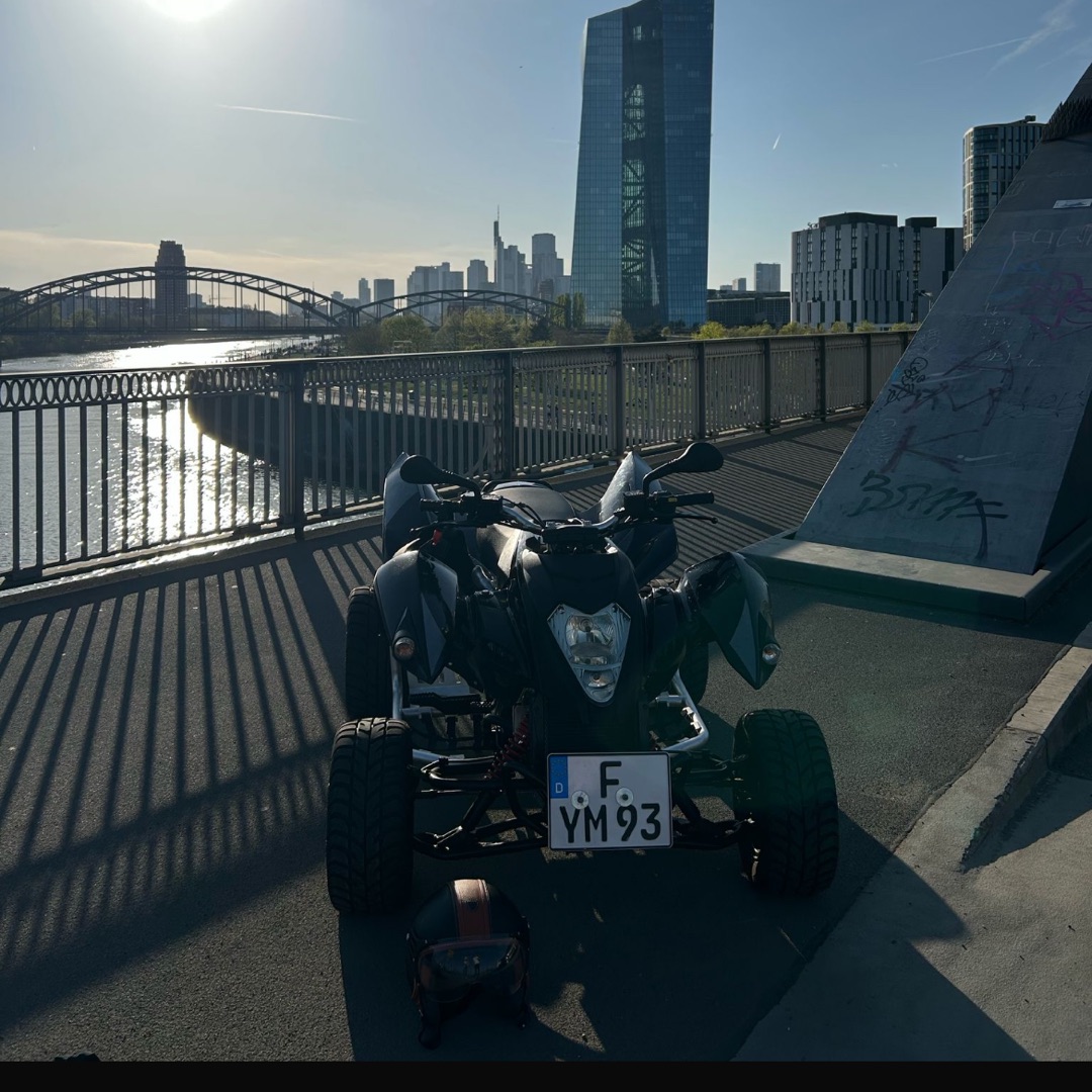 Mercedes Sportliches Quad mieten in Heidesheim am Rhein