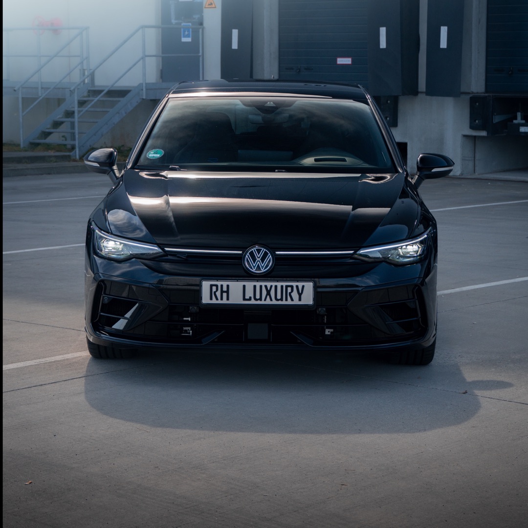 VW Golf 8 R Black Edition mieten in Dreieich