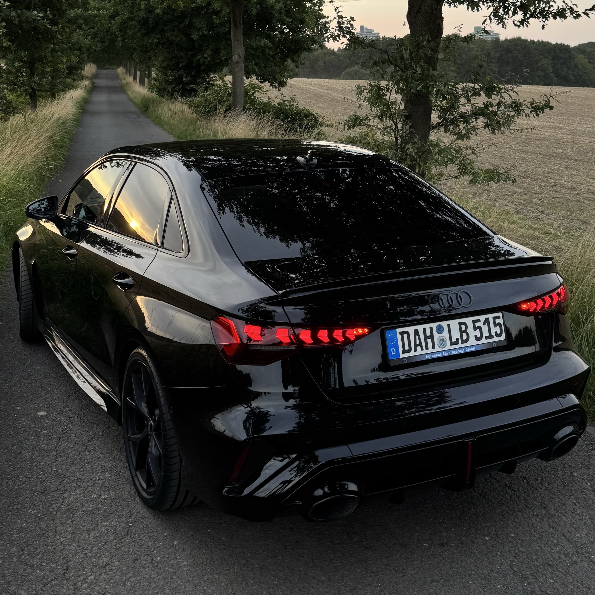 Audi Audi RS3 Limousine 2.5 TFSI quattro S tronic mieten in Moers