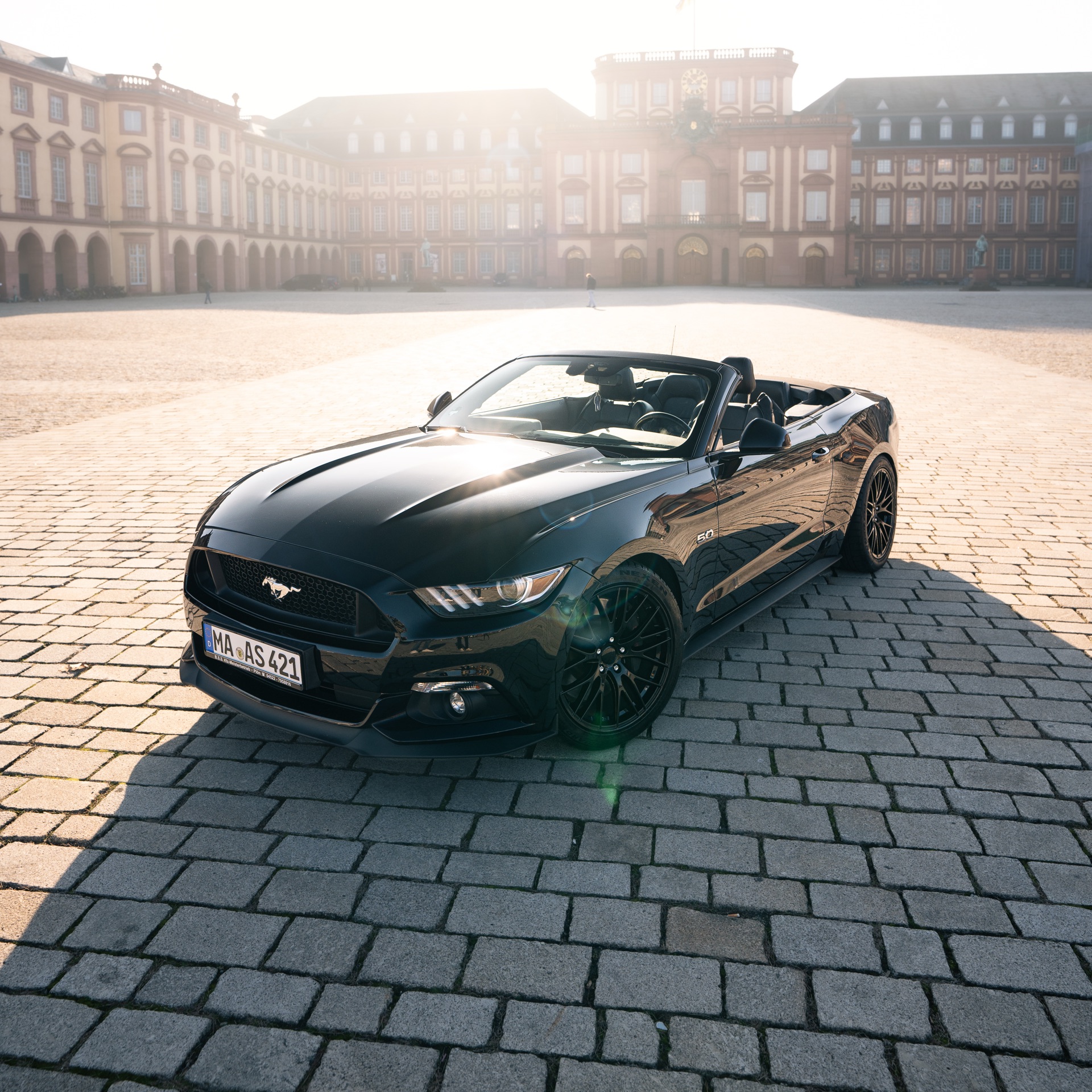 2016 Ford Mustang GT Cabrio V8 mit 421PS, Automatik, 4.8s (0-100) - Mieten in Mannheim