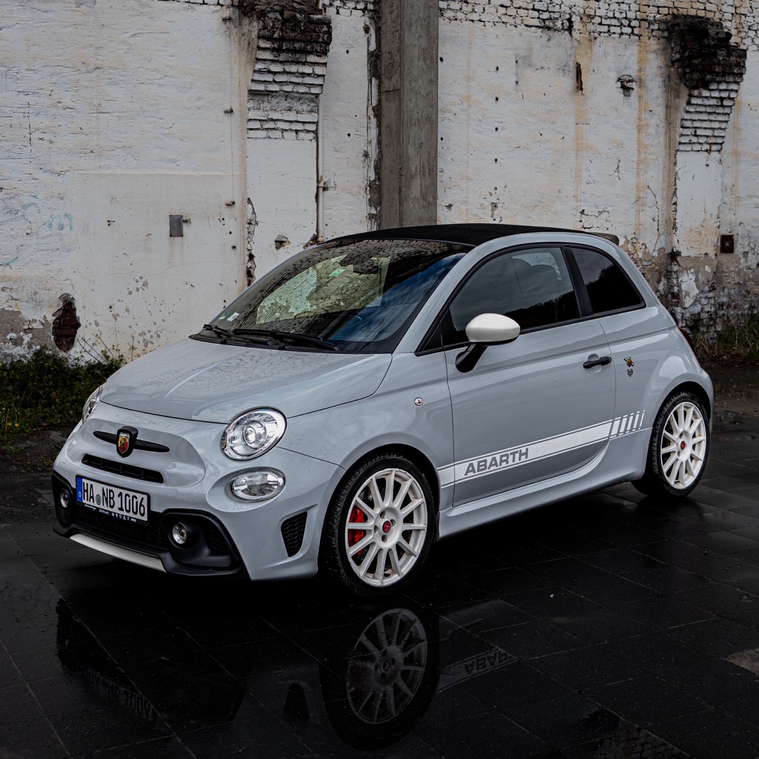 VW ABARTH 595 esseesse MIT AKRAPOVIC mieten in Menden