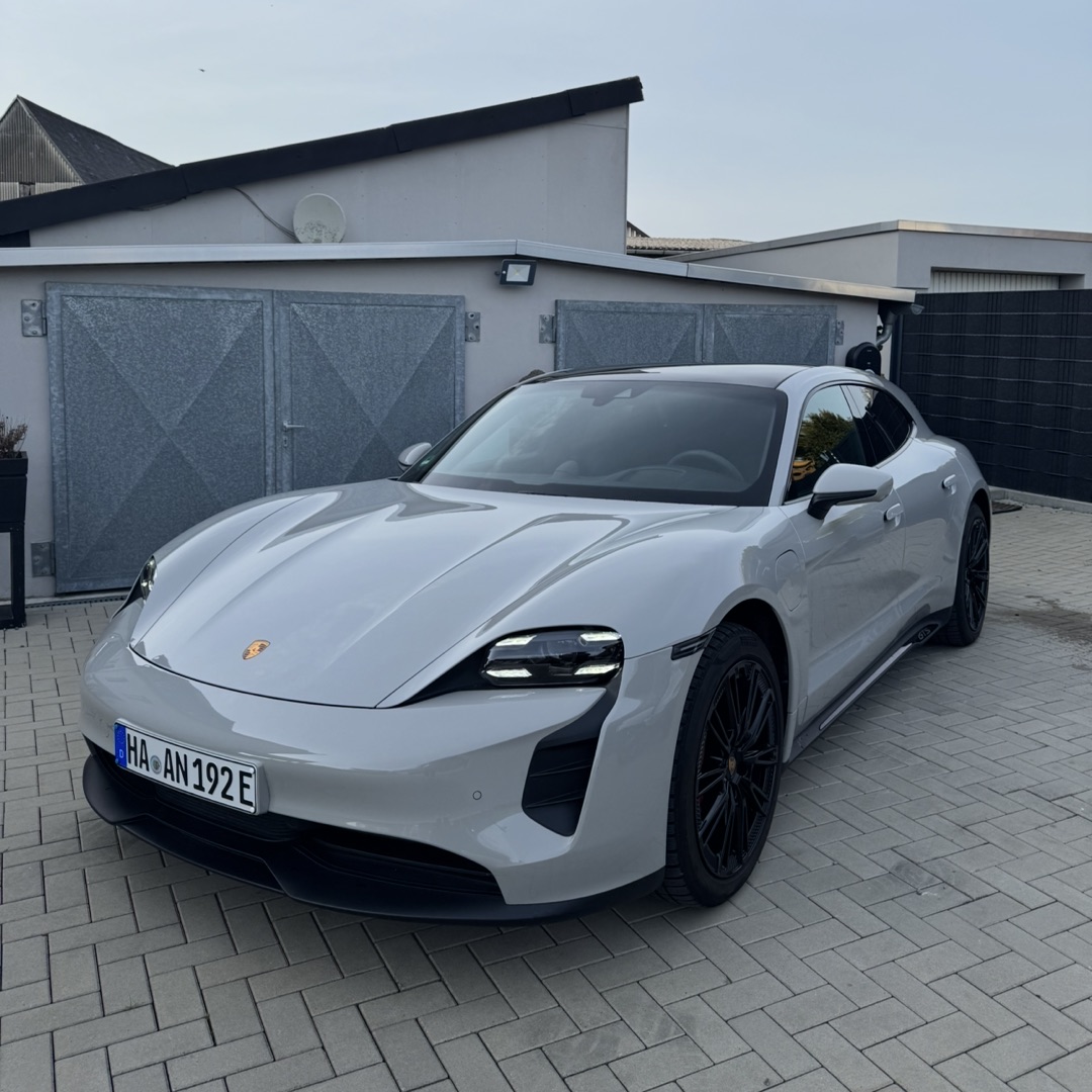 Porsche PORSCHE TAYCAN GTS mieten in Menden