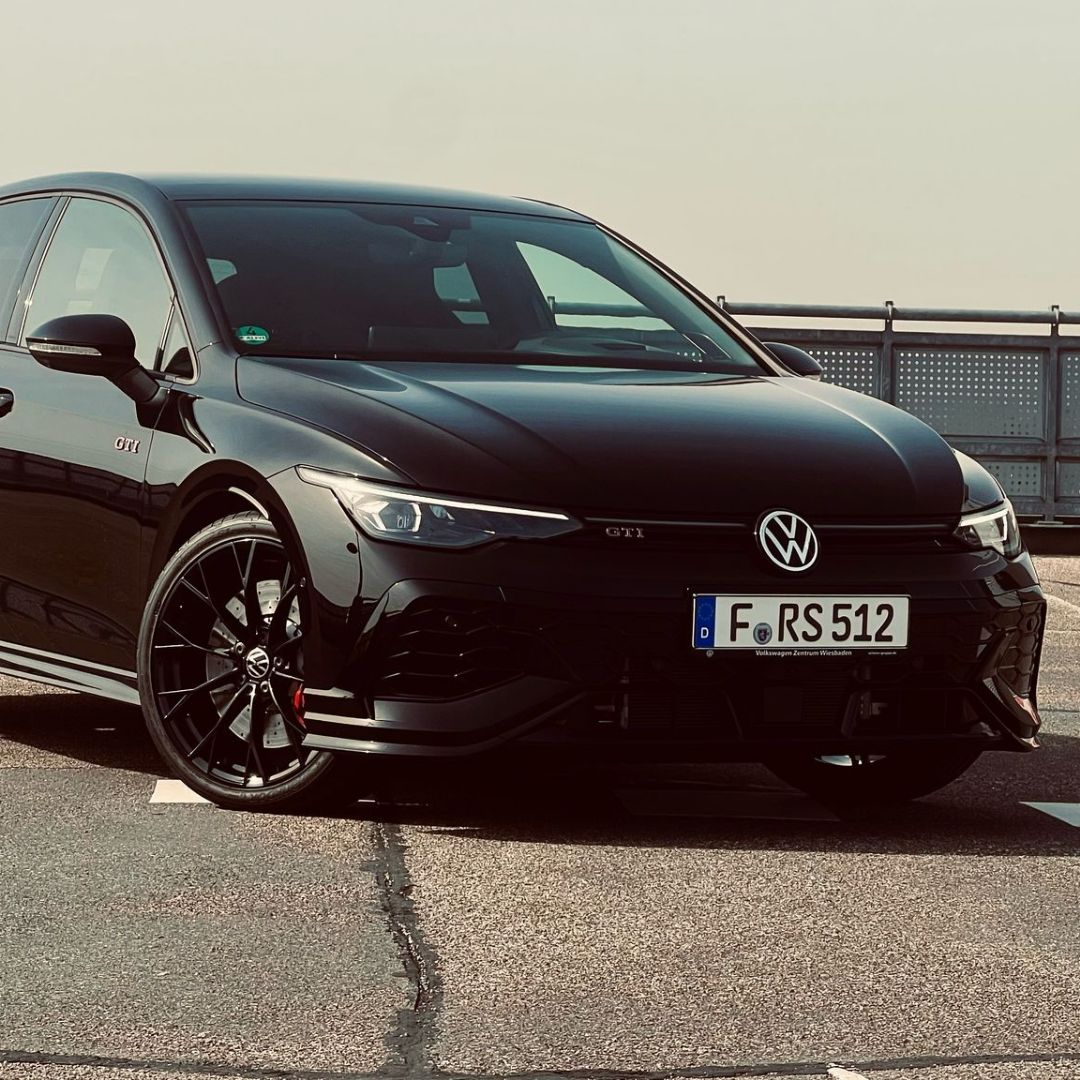VW VW GOLF 8 GTI CLUBSPORT AKRAPOVIC mieten in Karben