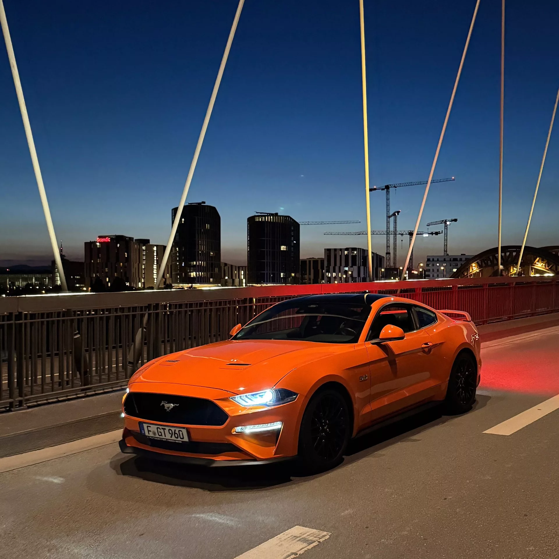 2022 Ford Mustang GT mit 450PS, Automatik, 4.3s (0-100) - Mieten in Frankfurt am Main